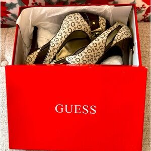 Fabric GUESS high heels with golden logo, size 8M, in original box.